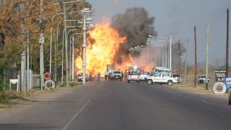 Fotos y videos: fuga de gas e incendio cerca de una planta procesadora de Fray Luis Beltrán