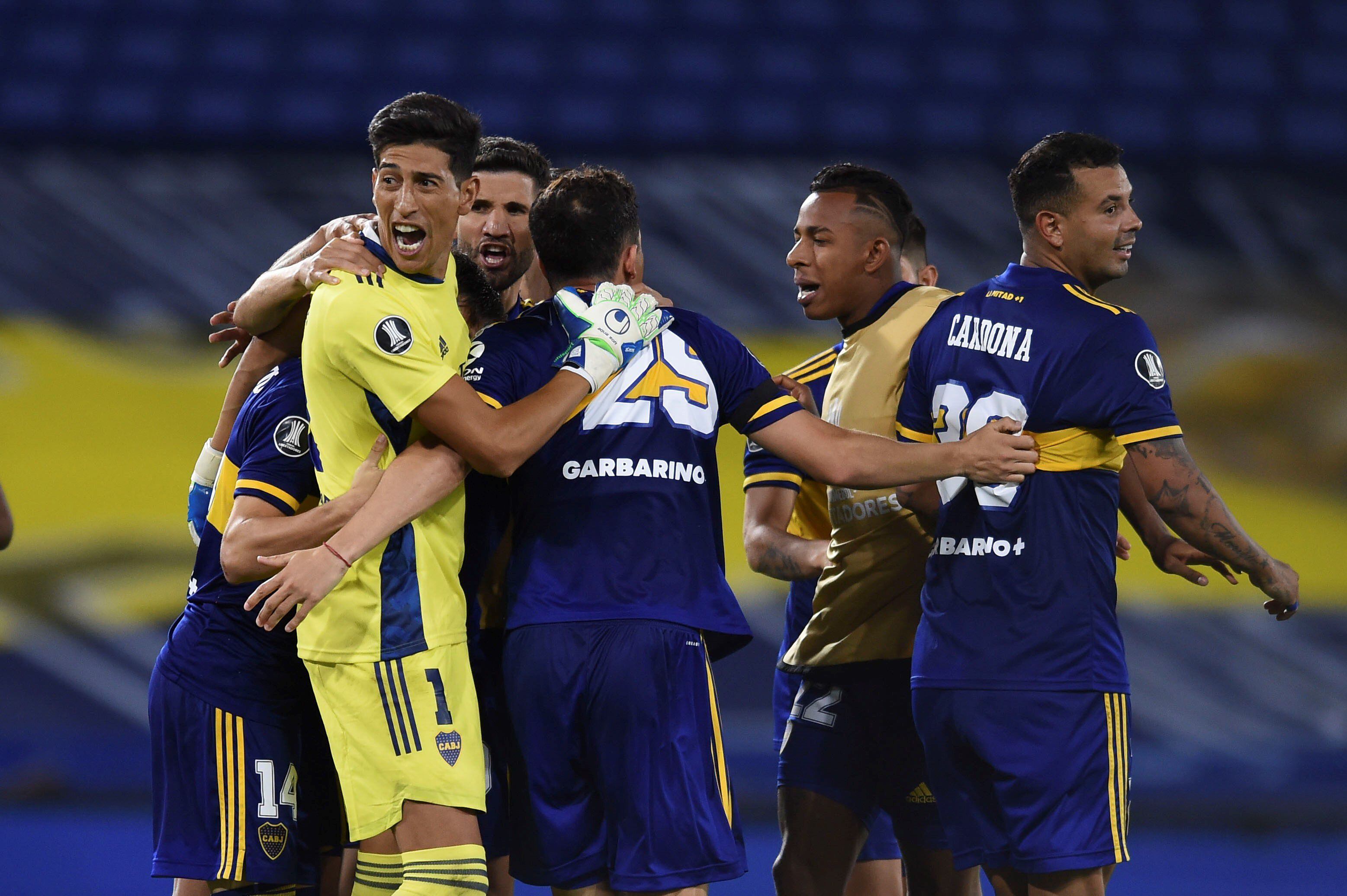 Los jugadores de Boca celebran después de derrotar al Internacional de Brasil por penales./ Gentileza. 