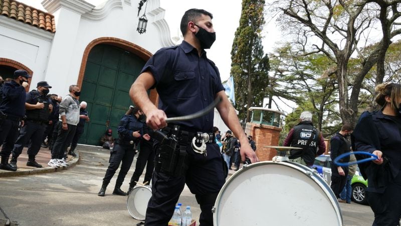 Fernández, a la Policía bonaerense: “No es ético aprovechar la pandemia para reclamar”
