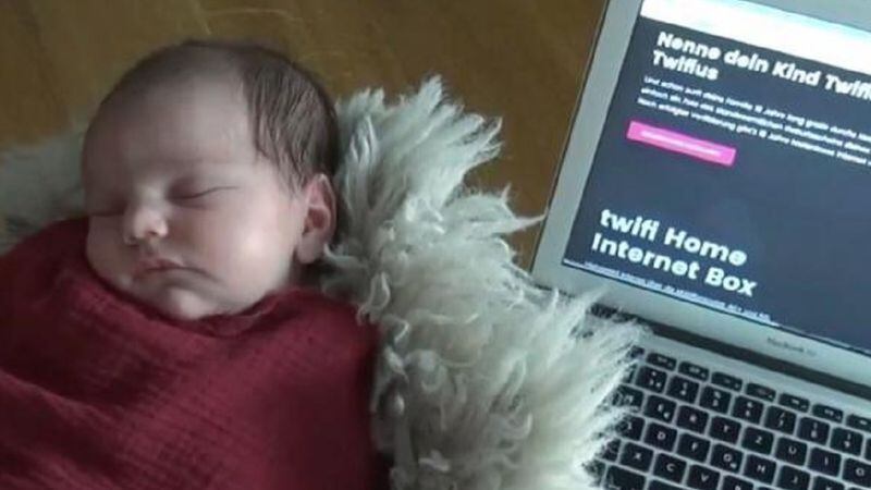 Le pusieron a su beba el nombre de una empresa de Internet y les dieron 18 años gratis de Wi-Fi